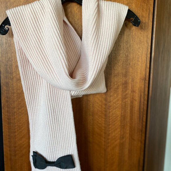 Kate Spade NY Long Scarf.  Light Pink w/Black Bows Wool/Acrylic. NEW - Picture 7 of 8